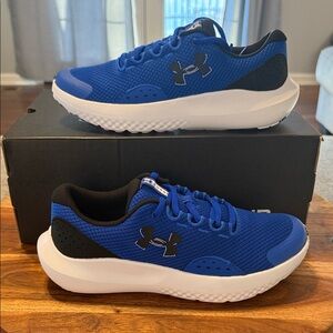 Under Armour BGS Surge 4 Running Shoe 6Y
